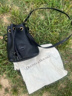 Vintage Dooney & Bourke Black Pebble Leather Drawstring 
 Small Bag Authentic
